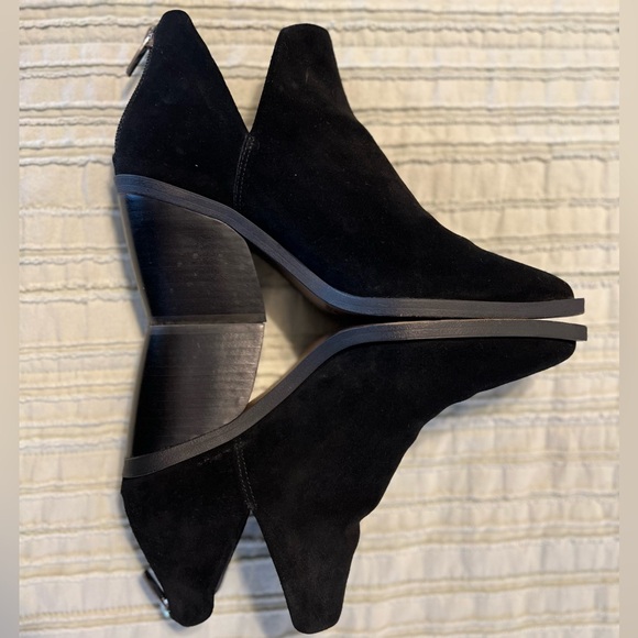 Vince Camuto Bibestie Bootie heels - Picture 8 of 8